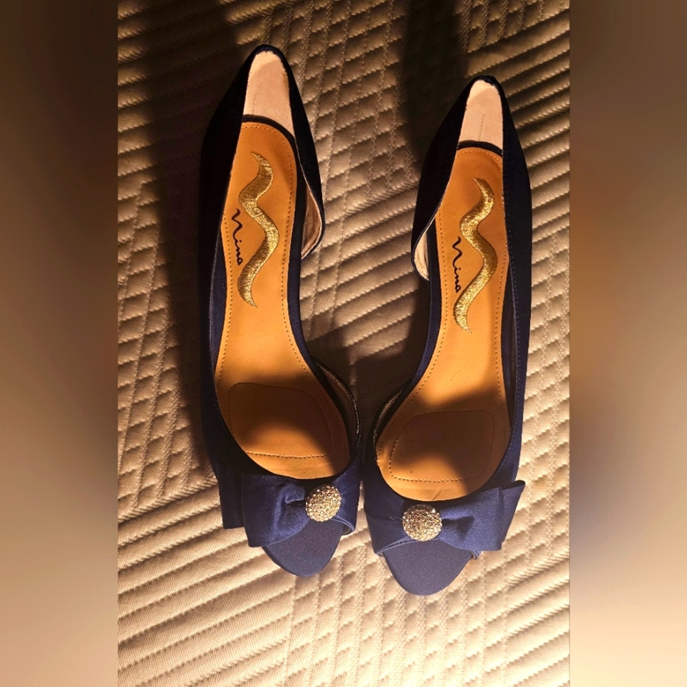 Nina blue wedge dress shoes with rhinestone. Sz 8.5 - New